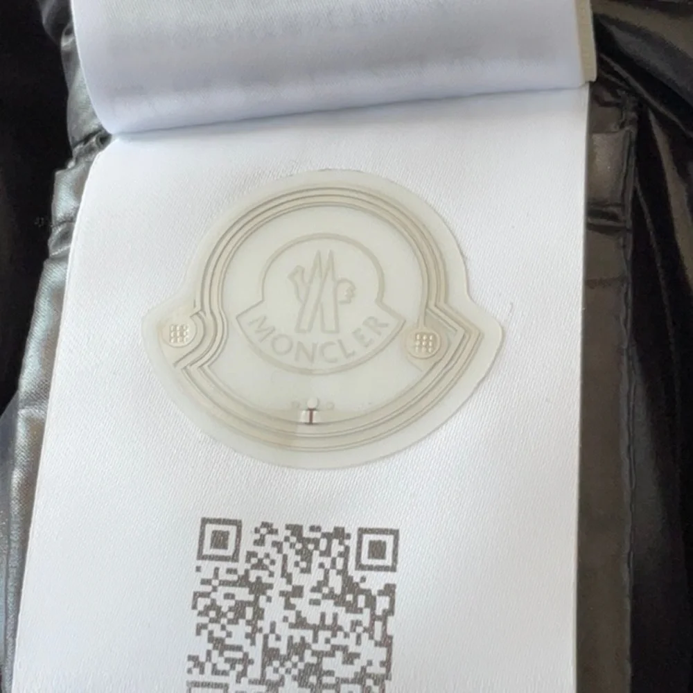 Like new Moncler coat - Picture 8 of 8